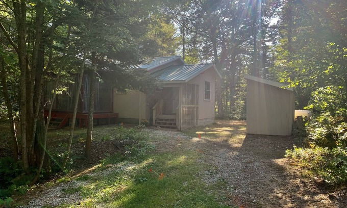 Paradise House | Superior Home - A Cabin in the Woods with SCREENED IN PORCH & Beach Access 🏖