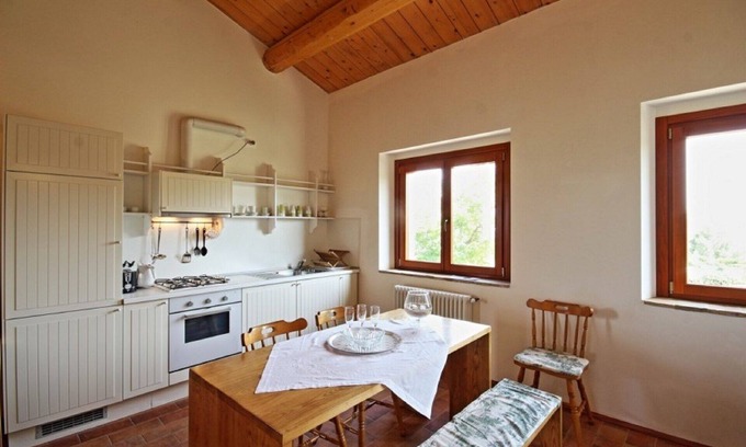 Montelabbate Apartment | Superlative country estate with pool in a stunning landscape