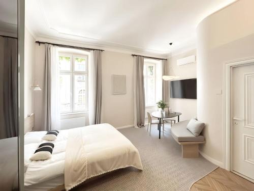 Vracar Apartment | Superstring Design Suite in Prime Location