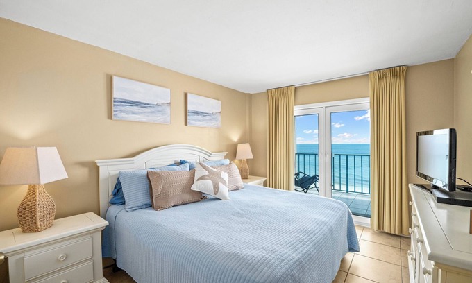 Gulf Shores Condo | Surf Side Shores: RIGHT ON THE BEACH! One week of summer left or book for fall!