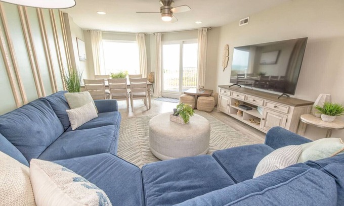 Carolina Beach Apartment | Surf’Inn at Carolina beach Boardwalk with Pool!