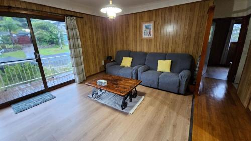 Surfside Apartment | Surfside two-bedroom holiday upstairs
