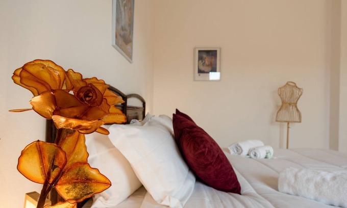 Est Apartment | Surrealist reverie in Verona | self check-in