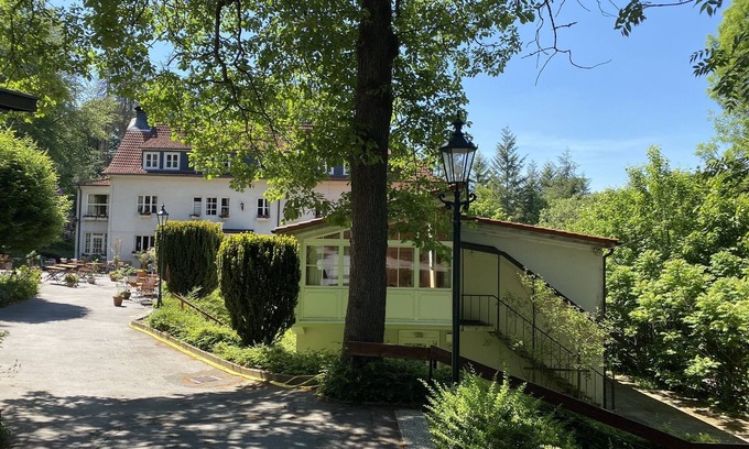 Elberfeld Apartment | Surrounded by greenery, yet centrally