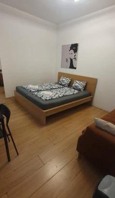 Simmering Apartment | Sweet 2BR Shared Apt next to Enkplatz U3