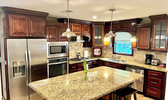 Grogan's Mill House | Sweet & cozy indv. home in The Woodlands, TX. 2-3 min drive to prime locations!
