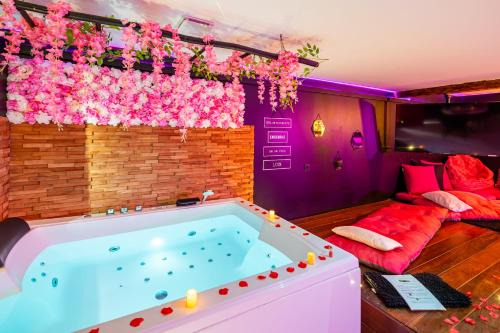Rhone Hotel | Sweet Dreams Jacuzzi