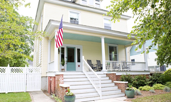 Cape Charles House | Sweet Retreat - Close to the beach! Sleeps 12 comfortably