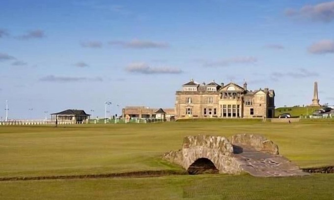 St. Andrews House | Swilken View, 5 Star Selfcatering House Overlooking the Old Course in St Andrews