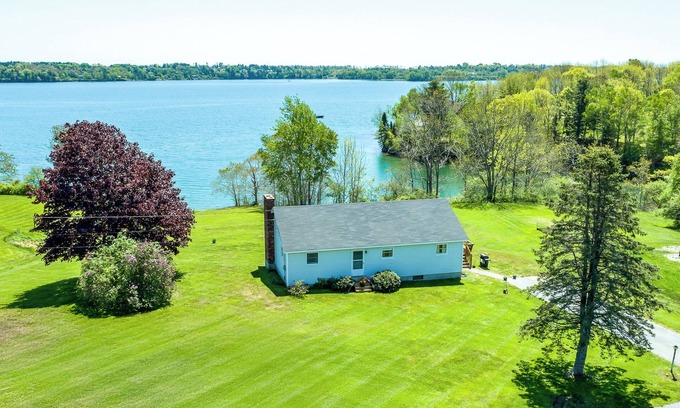 Harpswell House | Swim, Kayak & Relax in Coastal Comfort from this Charming, Pet-Friendly Home