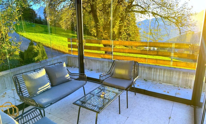Bangerten Apartment | SwissHut Modern Chalet with Spa - Chalet Beunden