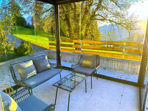 Bangerten Ski Chalet | SwissHut Modern Chalet with Spa - Chalet Beunden