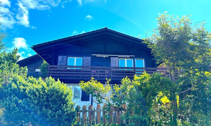 Bangerten Apartment | SwissHut Stunning Views Alps - Chalet Flora