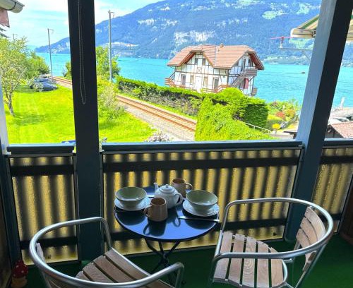 Darligen Apartment | SwissHut Stunning Views Alps Lake - Studio Du Lac