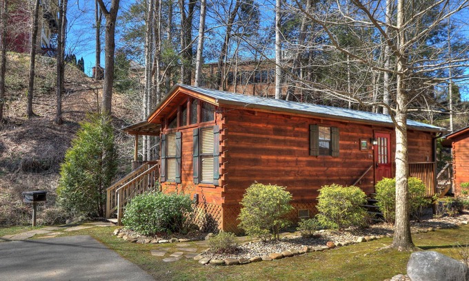 Gatlinburg Cabin | Sycamore: Cozy Cabin atop a Mountain Stream and only Minutes from Downtown Gatlinburg
