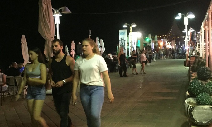 Elqosh Apartment | Sycamore on the Beach