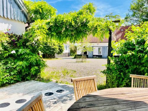 Vastra Vemmenhog Bed & Breakfast | Sydkustens at Tullnäs Vingård