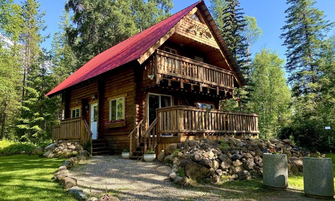 Clearwater House | Tír Na Sióg Guesthouse - 5 minutes from beautiful Wells Gray Park