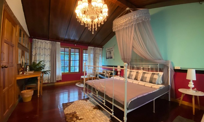 Khlong Tan Nuea House | T-house Bkk - 6BR Max15people private house with swimming pool, Bangkok Thailand