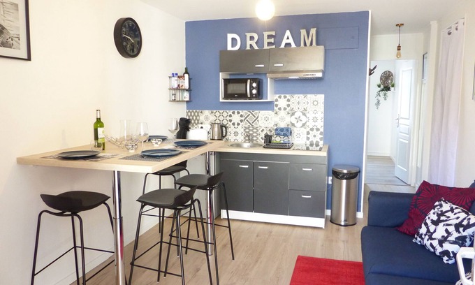 Faubourg-Raines Apartment | T2 L'épicurienne: at the foot of the Cité de la Gastronomie and downtown Dijon