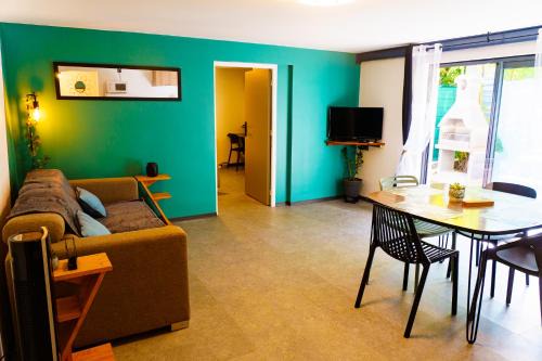 Sainte Marie Apartment | T3 A l'Ombre des Palmiers - Terrasse Jardin & Barbecue - Proche Aéroport