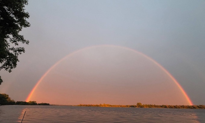 Greater Napanee House | Tackle Box Retreat: Waterfront Escape with Fishing, Spa, Sauna, Pool & Gym