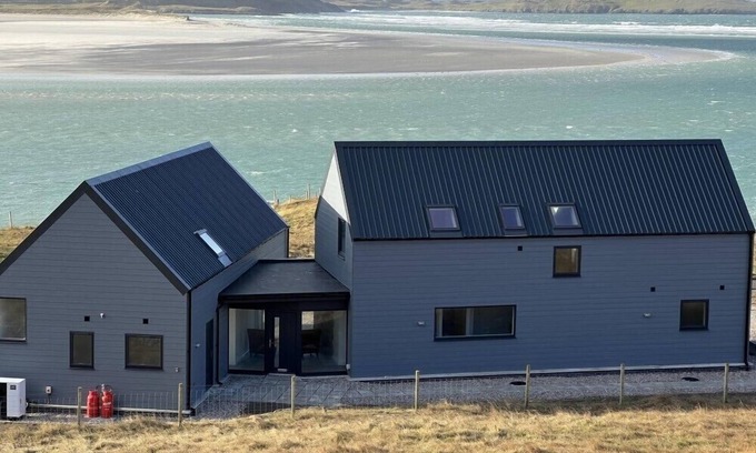 Harris Cottage | TAIGH RONA, pet friendly, with a garden in Tarbert Isle Of Harris