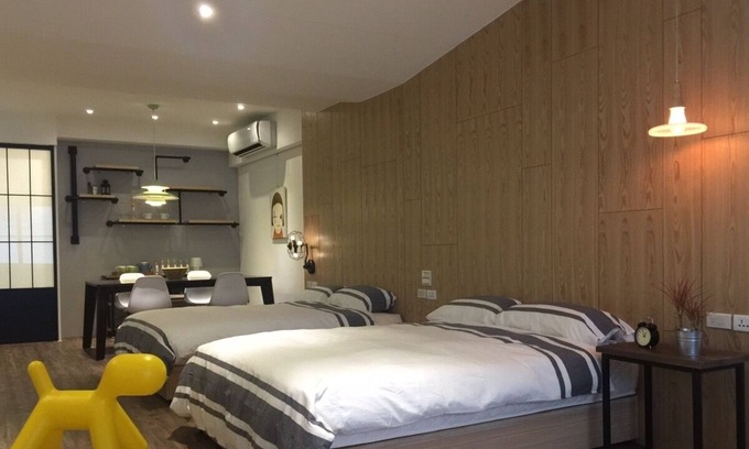 Ximending Apartment | Taipei Ximen Loft - 4 minutes to Metro. 3F Loft for up to 5 persons. New Deco.