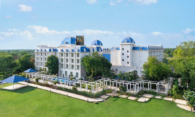 Kalol Hotel | Taj Gandhinagar Resort & Spa