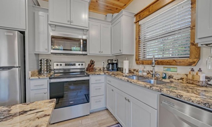 Broken Bow Cabin | Take a Family Escape to the Smokin' Buck Cabin!