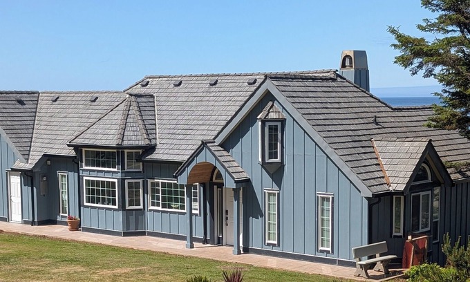 Oceanside House | Take A Peek.at This Lovely Beach Front Home