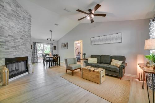 Tallahassee House | Tallahassee Home with Private Deck 4 Mi to Downtown