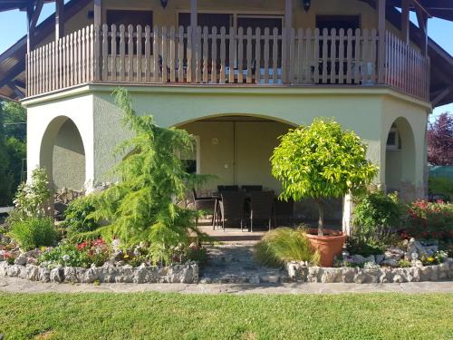 Balatonkeresztur Apartment | Tamási Villa