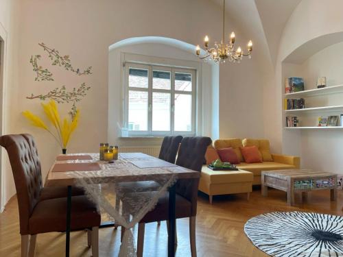 Mureck Apartment | TAMLiving Mureck-NEU-Voll Ausgesattet-Küche-Smart TV-WIFI-Parken Frei