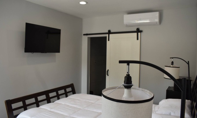 Tannersville Hotel | Tannersville Village on Saw Mill Creek Room #1- 1 Queen