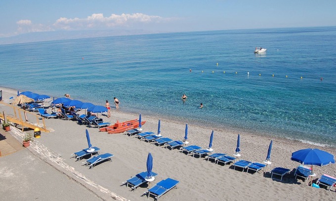 Sant'Alessio Siculo Apartment | Taormina large apartment on the sea
