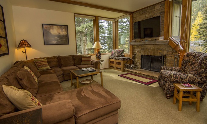 Taos Ski Valley Condo | Taos Ski Valley 2 Bdrm/Sleeps 6/Directly Next Door To The Children's Ski School