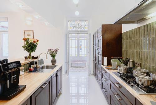 City Centre Apartment | Tarlowska - Free Parking - Near Castle, Main Square & River - 3 bedroom, loggia, 2xTV 4K