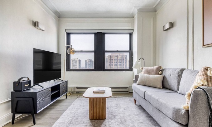 Gold Coast Apartment | Tasteful Gold Coast 1BR w/Doorman & Gym, 2 blocks to L, by Blueground