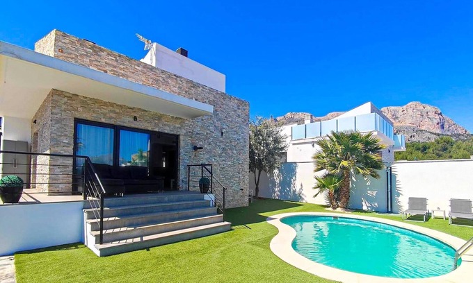 La Colina Villa | Tasteful villa in Comunidad Valenciana with pool