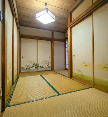 Sakura House | Tatami House 3minutes from Keisei Usui Station 30minutes from Narita Airport 58minutes from Asakusa 49 minutes from Oshiage 65minutes from Ginza