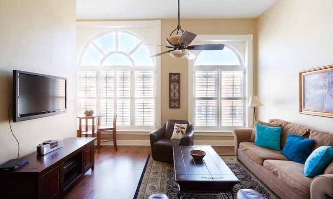 Historic District - North Condo | Telfair Loft 310: Parking Paid in City Center
