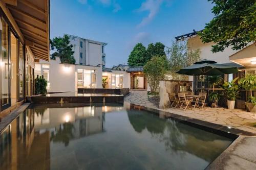 Tengchong Hotel | Tengchong Nan Su Gu Li Hot Spring EnjoyLife Family Resort (Tengyue Culture Plaza Branch)