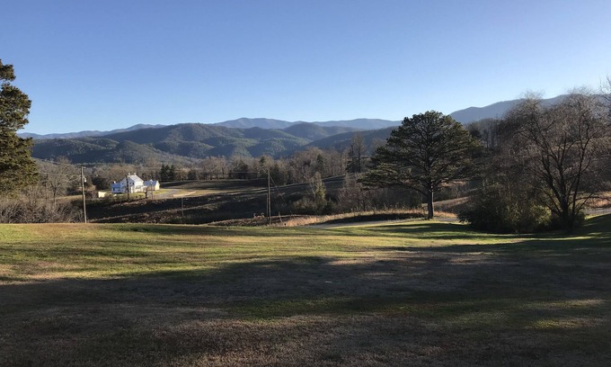 Townsend Cabin | Tennessee's Finest Smoky Mountain Vacation Rental Getaway!