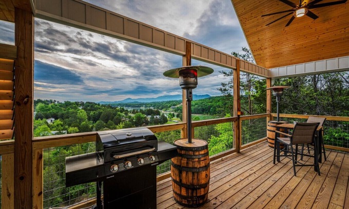 Sevierville Cabin | Tennessee Whiskey Cabin- Lake and Mtn Views, Covered Deck, Game Room, Pool Table, BBQ, Pets
