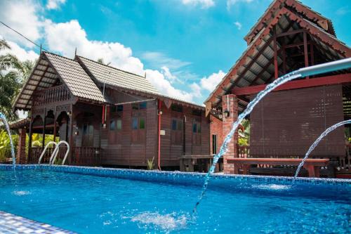 Kuala Langat District House | Teratak Sarah Guesthouse