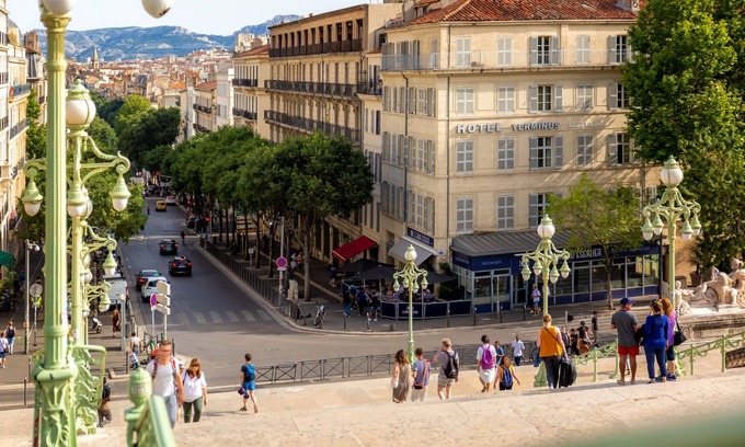 1st Arrondissement Hotel | Terminus Saint Charles