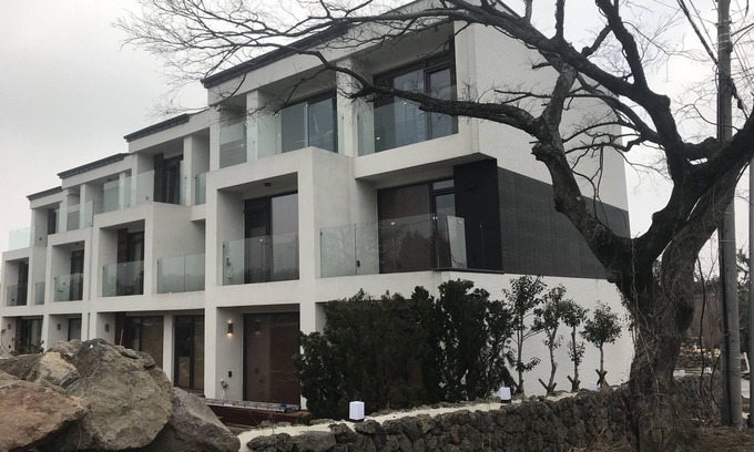 Downtown House | Terrace Hill with outdoor garden