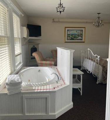 Bay View Hotel | Terrace Inn and 1911 Restaurant
