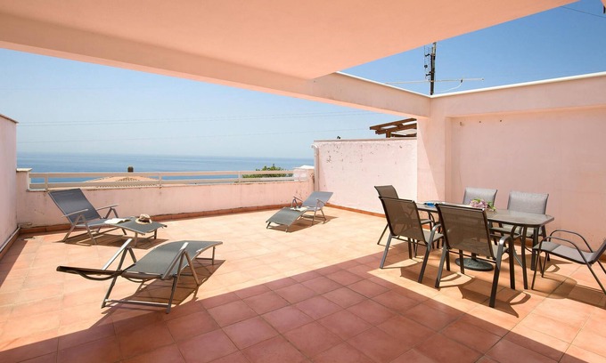Cetraro House | Terraced house with a beautiful terrace and a wide view of the sea.